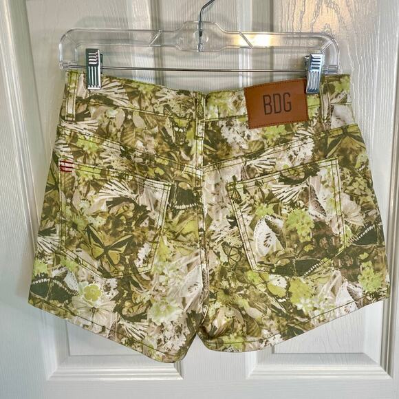 Urban Outfitters BDG Dipped V-Front Botanical Print Denim Shorts Size 27" (4) - Picture 4 of 7